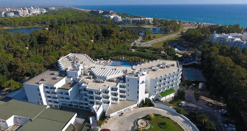 Maritim Hotel Saray Regency